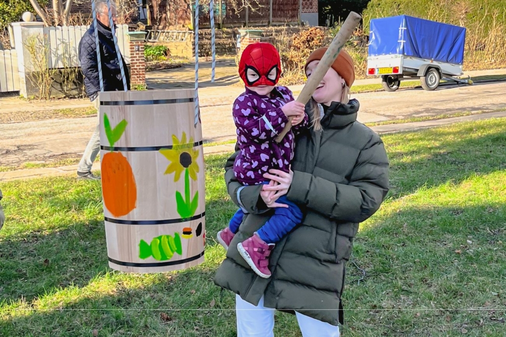 ファステラウン 「樽たたき」の様子