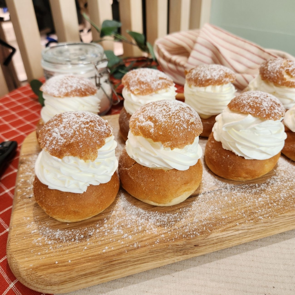 スウェーデン伝統菓子「セムラ」(290円)