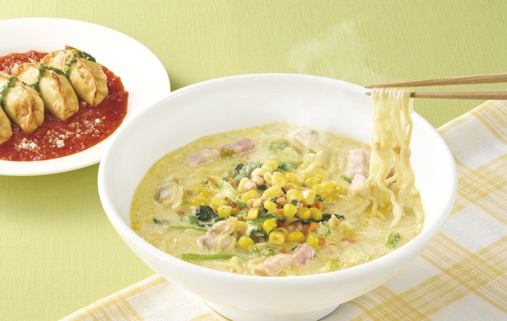 あさりとたっぷり野菜の鶏白湯チャウダーラーメン+揚げ餃子のトリコロール