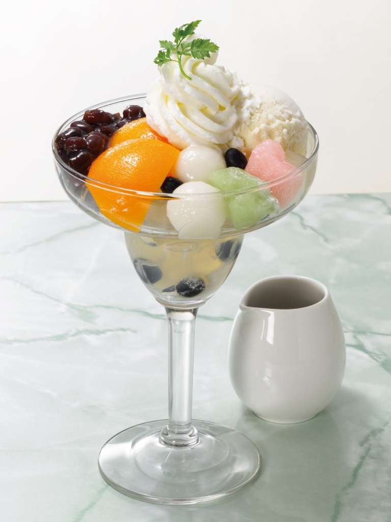 ロイヤルの白玉クリームあんみつ