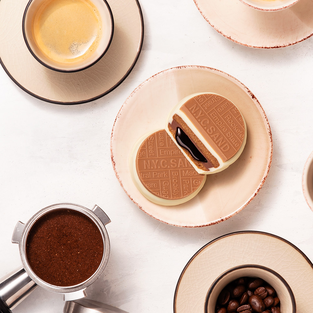 コーヒーの濃淡で香りと色彩のグラデーションを出している