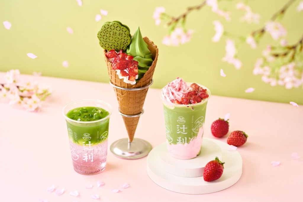 左から「抹茶さくらソーダ」「辻利ソフト 春のパルフェ」「京ラテ スムージー 春いちご」