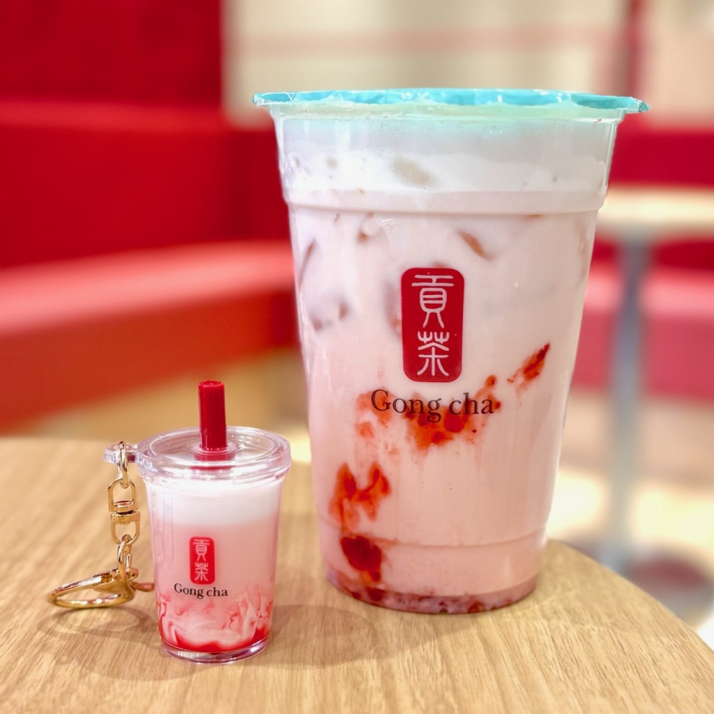 いちご杏仁 ミルクティーMサイズ/いちご杏仁 キーホルダー