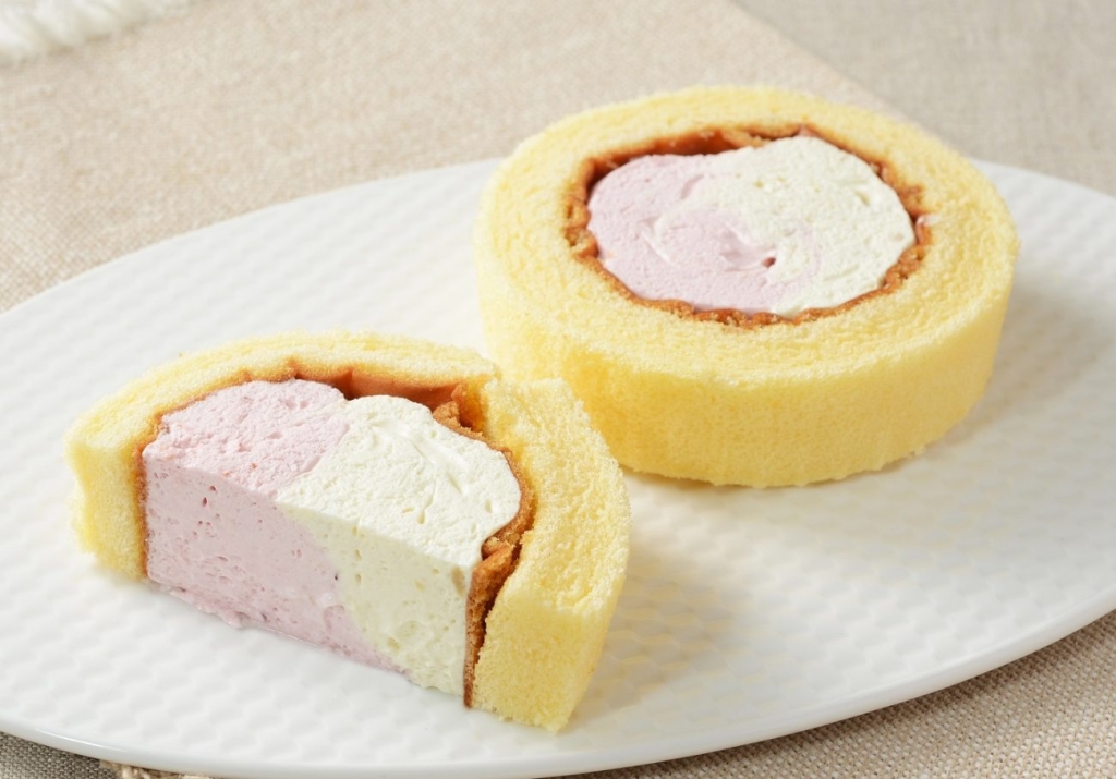 Uchi Café ババヘラ風プレミアムロール ケーキ（苺×バナナ）