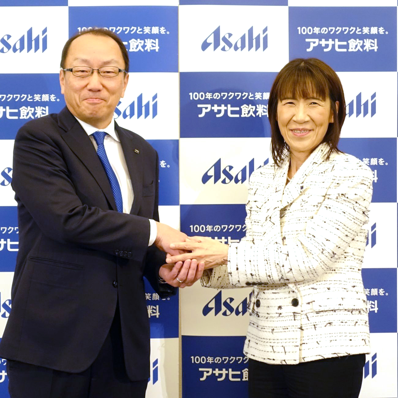 米女社長（左）と近藤次期社長