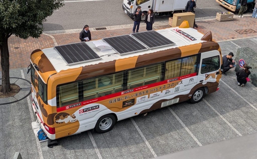 ネコのバス　ソーラーパネル