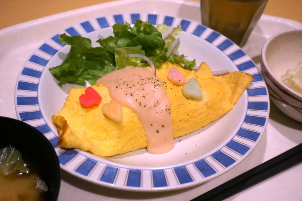 「ピンクオムライス」