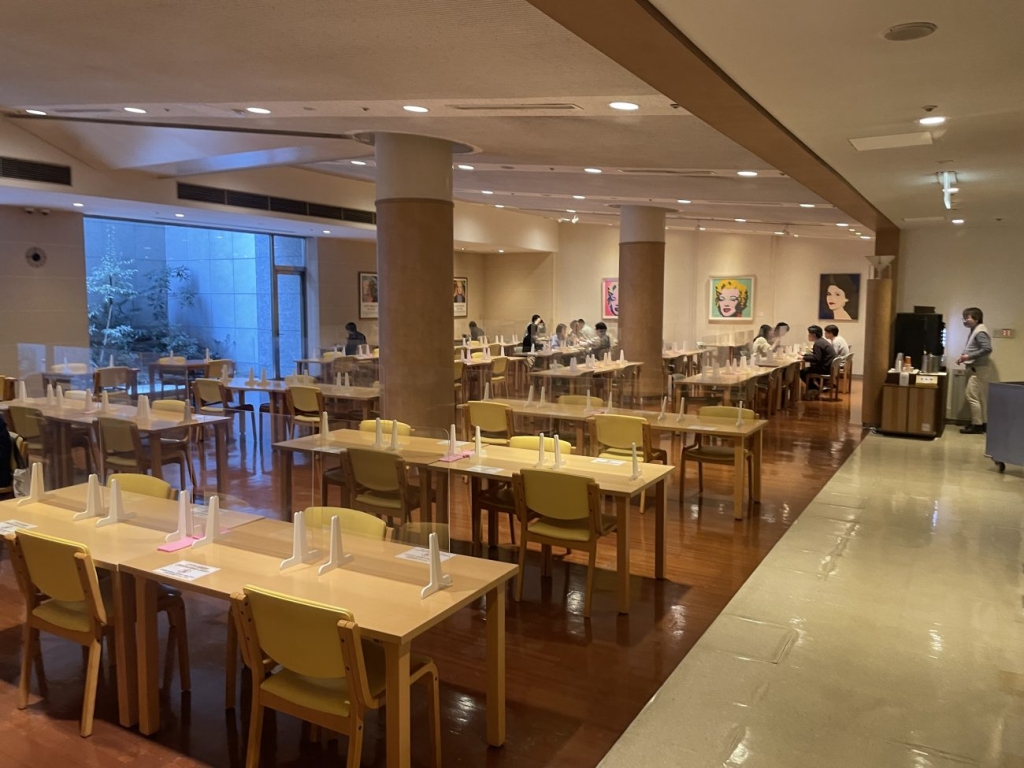 丸井グループ本社食堂ホール写真