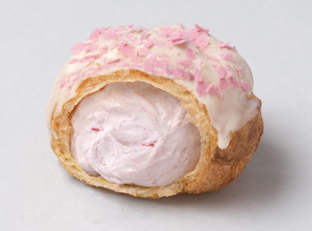 苺ホワイトチョコシュー 断面