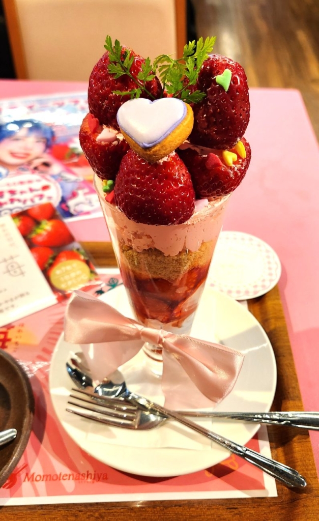 「りーちむ監修 晴苺ちゃん姫かわパフェ」(税込3,000円)