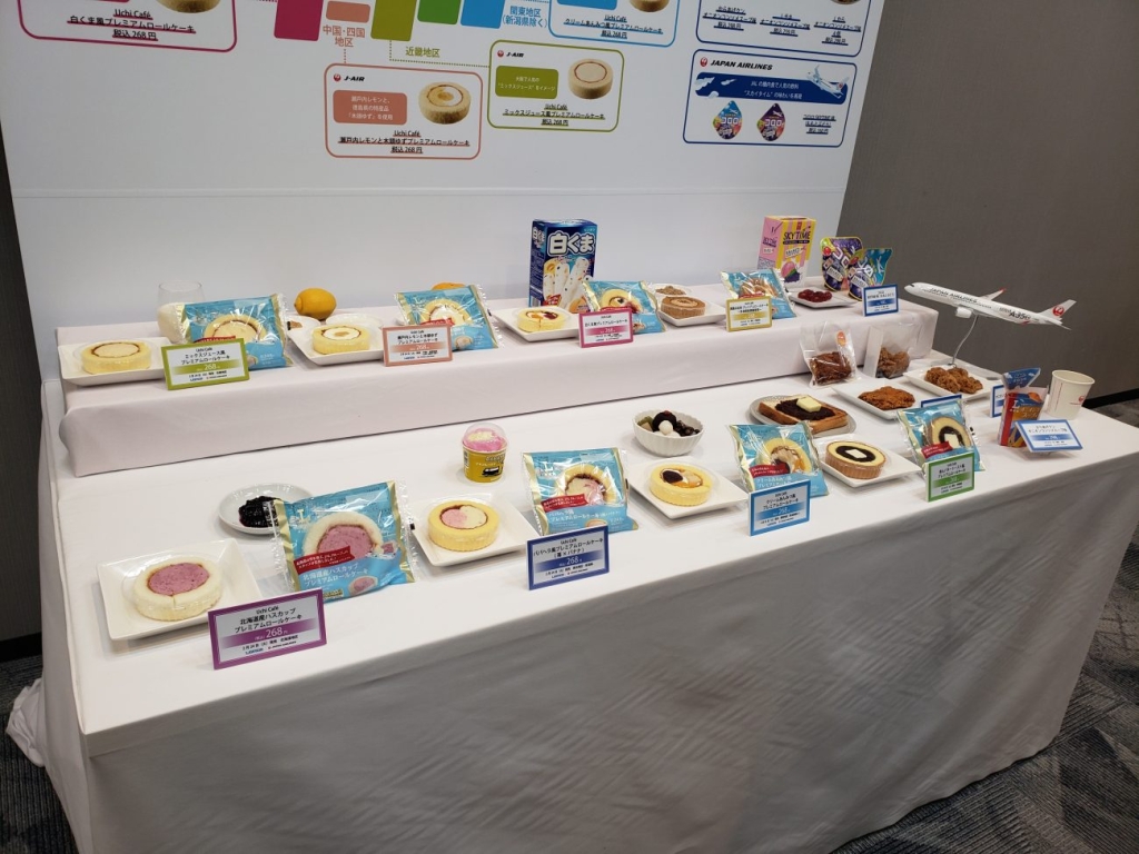 ローソンで販売するJALとのコラボ商品