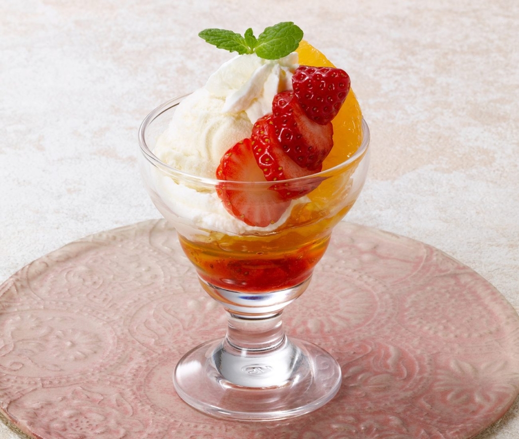 ロイヤルホスト「苺と不知火のプチパフェ」