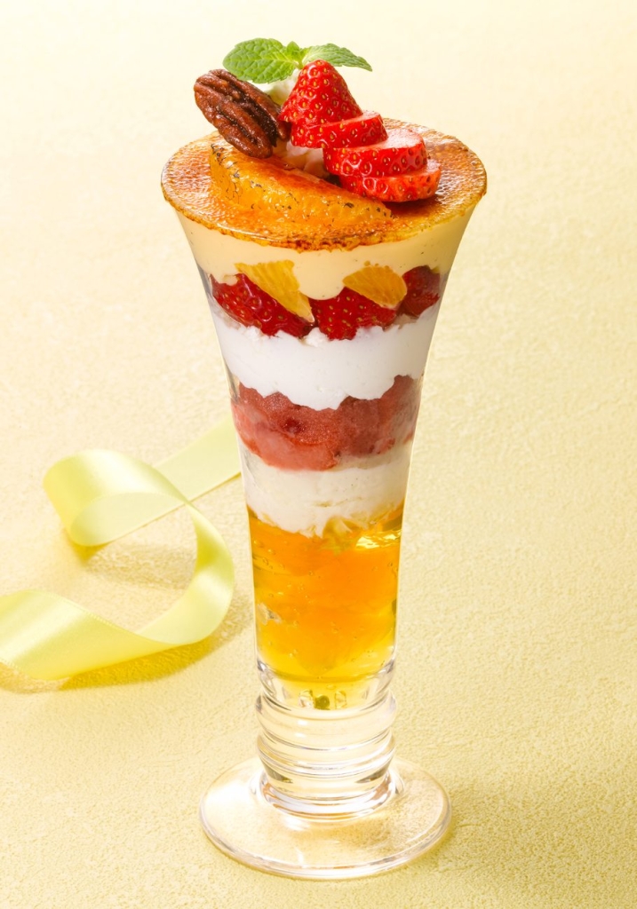 ロイヤルホスト「苺と不知火のブリュレパフェ」