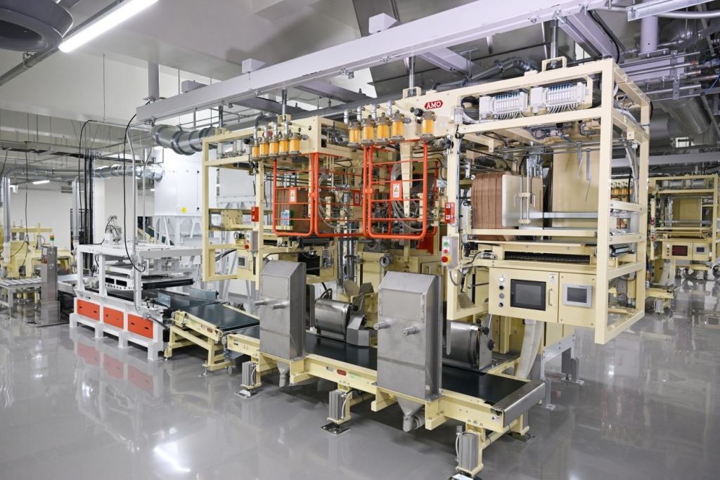 知多工場　業務用小麦粉パッキングライン