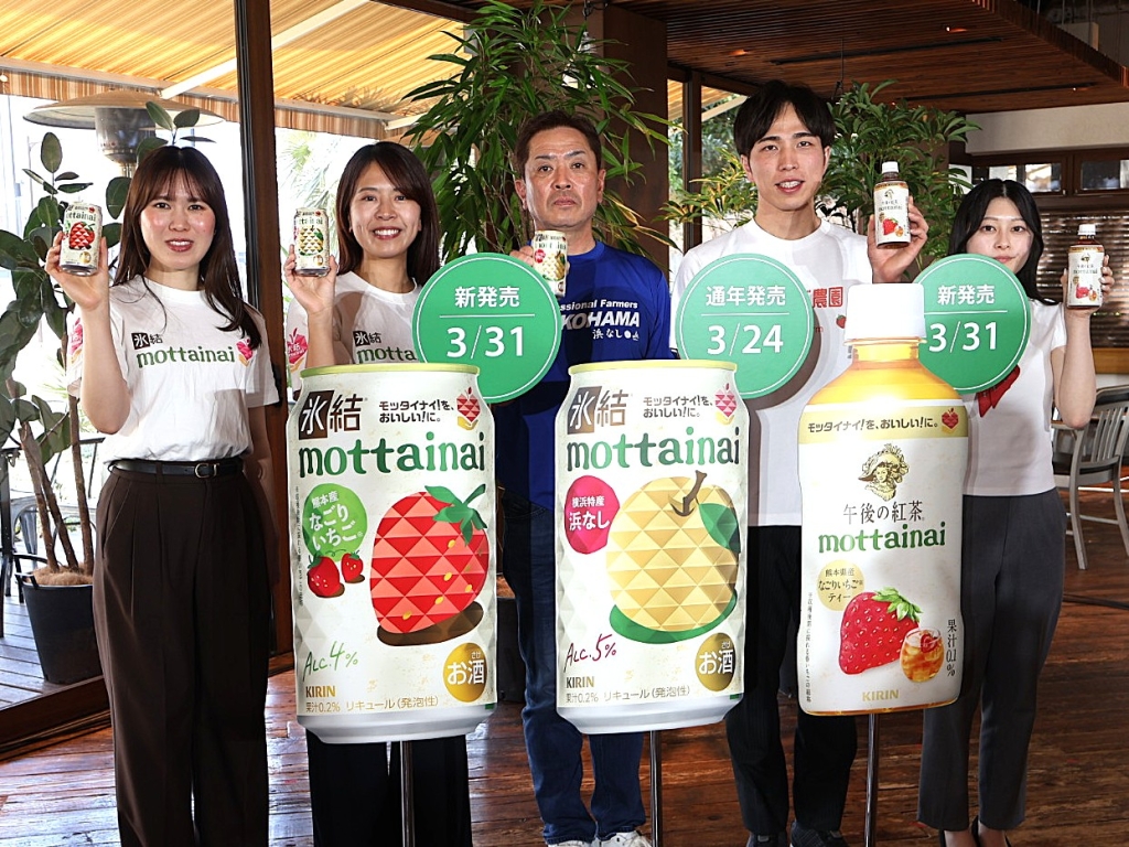 （右から）キリンビバレッジ 加藤氏、坂本いちご園 坂本氏・鮫島氏、キリンビール　後庵氏・佐藤氏