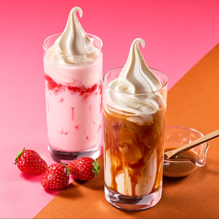 いちごミルクフロートとキャラメル カフェオーレフロート