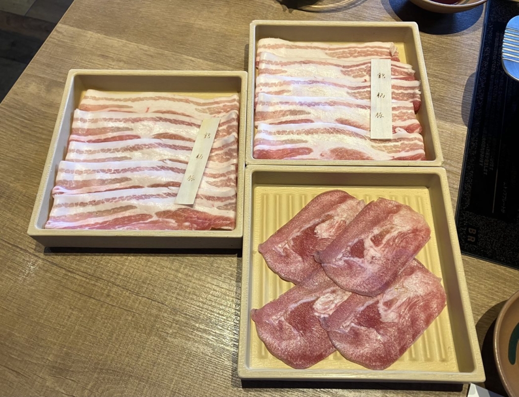 豚しゃぶ２皿、豚タンしゃぶ１皿