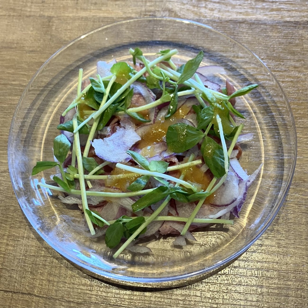 「塩タンのサラダ仕立て」