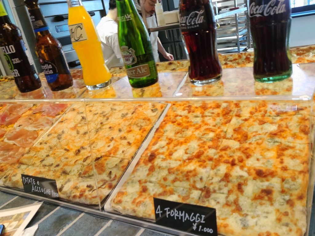 『PIZZA ザーザーザン』