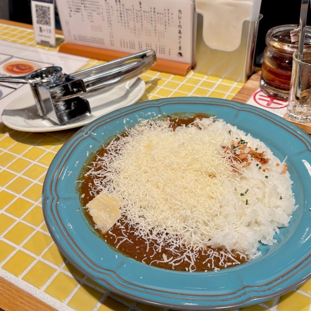 「シュレッドチーズカレー」R(レギュラー、50g)1280円