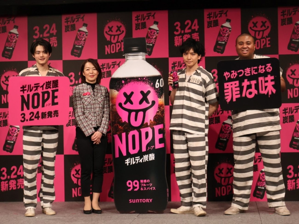 （左から）鈴鹿さん、佐藤常務執行役員、生田さん、アントニーさん