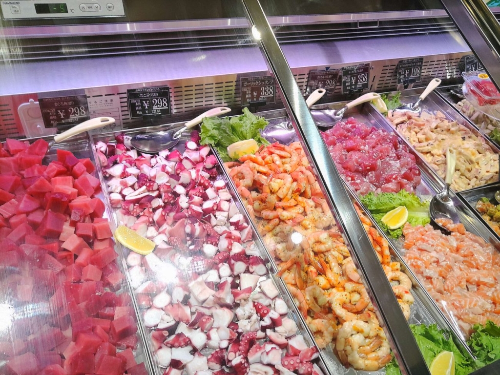 ダイスカットのマグロなどの量り売りを実施