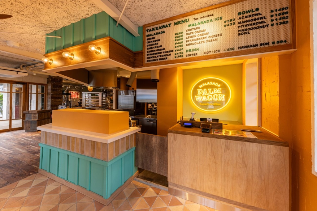 「コナズ珈琲 板橋店」にはマラサダ専門店「PALM WAGON」を併設