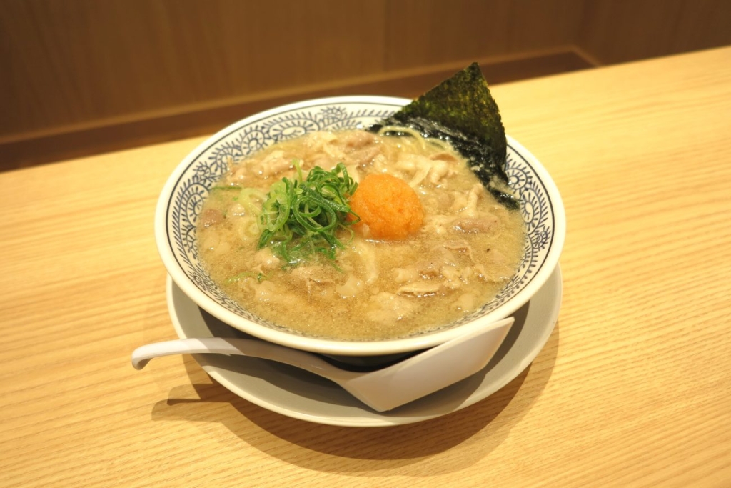 看板メニューの「熟成醤油ラーメン 肉そば」