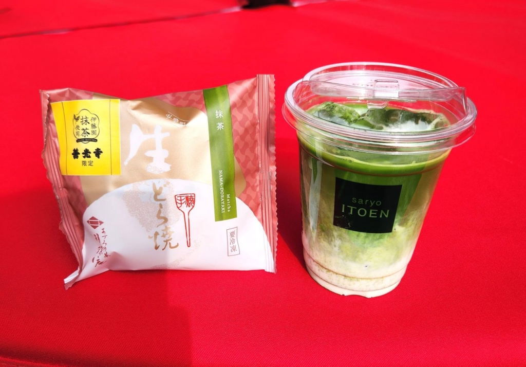 「抹茶生どら焼」と「抹茶ラテ」