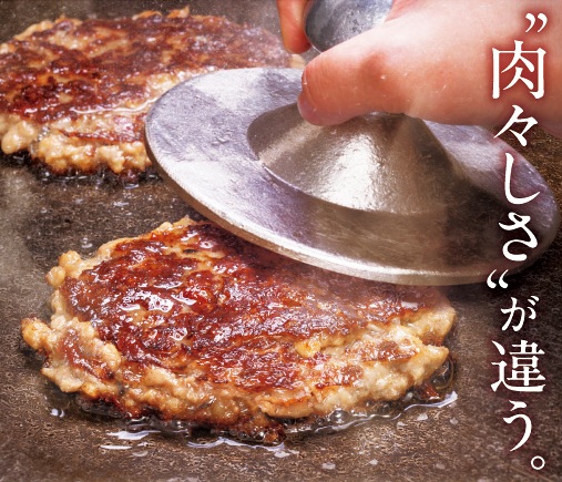 肉を鉄板で押しつぶして焼くオリジナルの「スマッシュパティ」