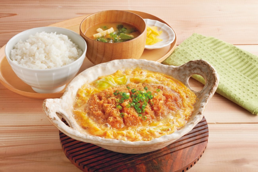 出汁香るロースかつとじ定食