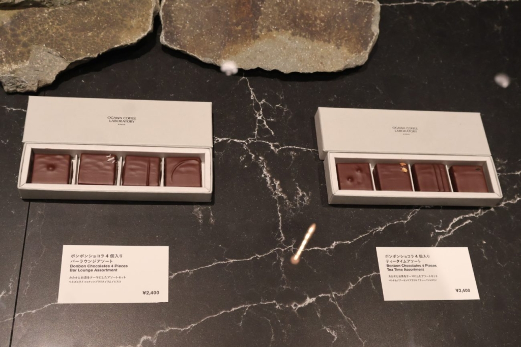 ショコラトリーでは、焙煎から加工までを店内で一貫して行う