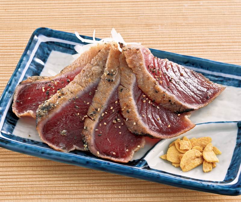 鰹のスパイシーガーリック叩き