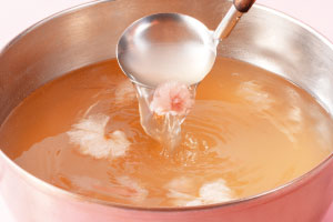 桜漂う春の鯛だし