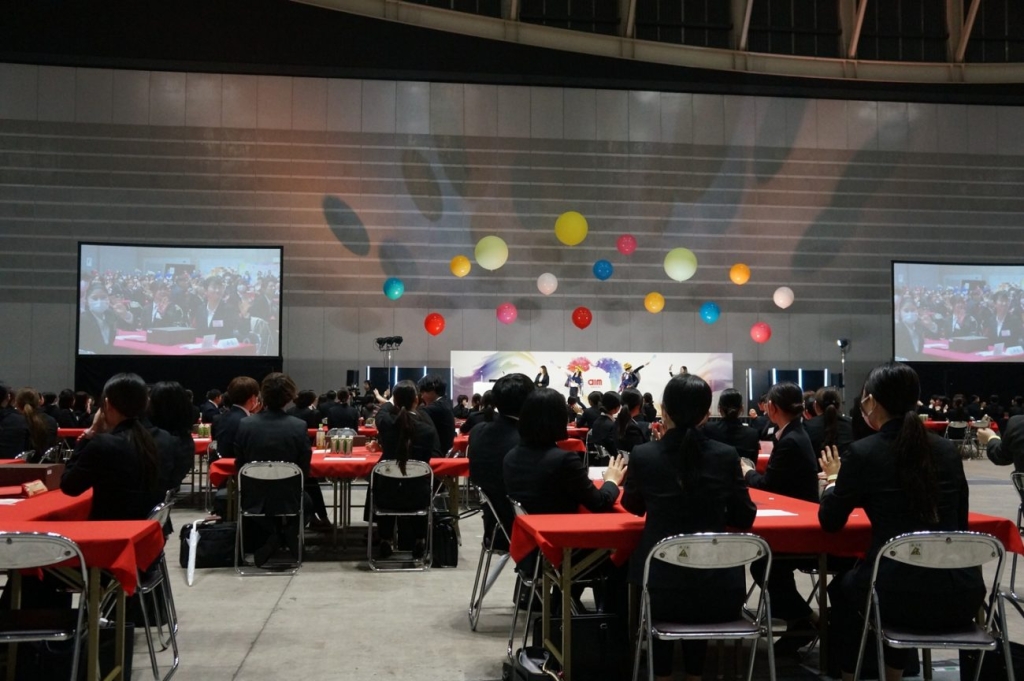 色をテーマに体験型ワークを実施