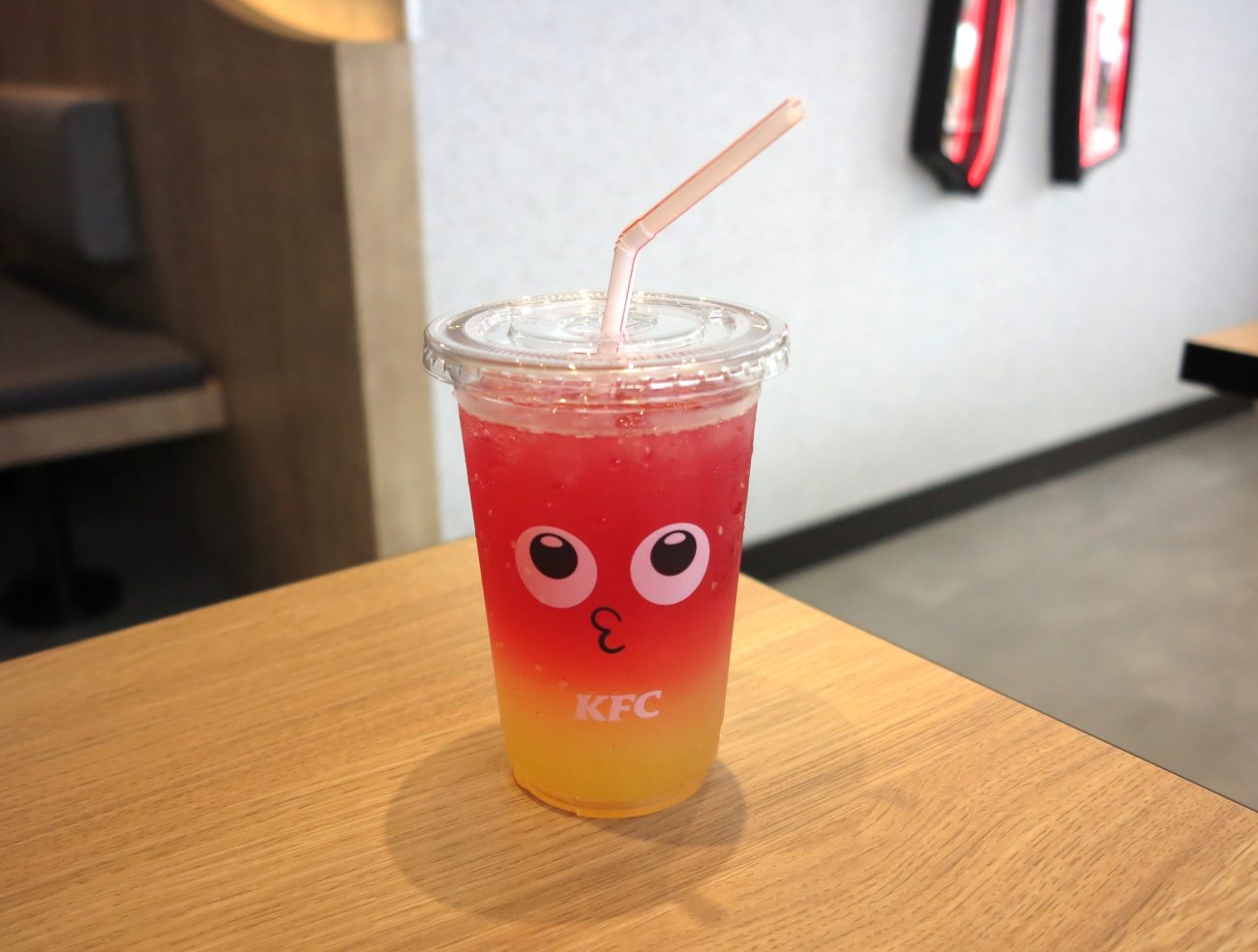 KFC「ちゅる～りぃ(ピンククランベリー)」