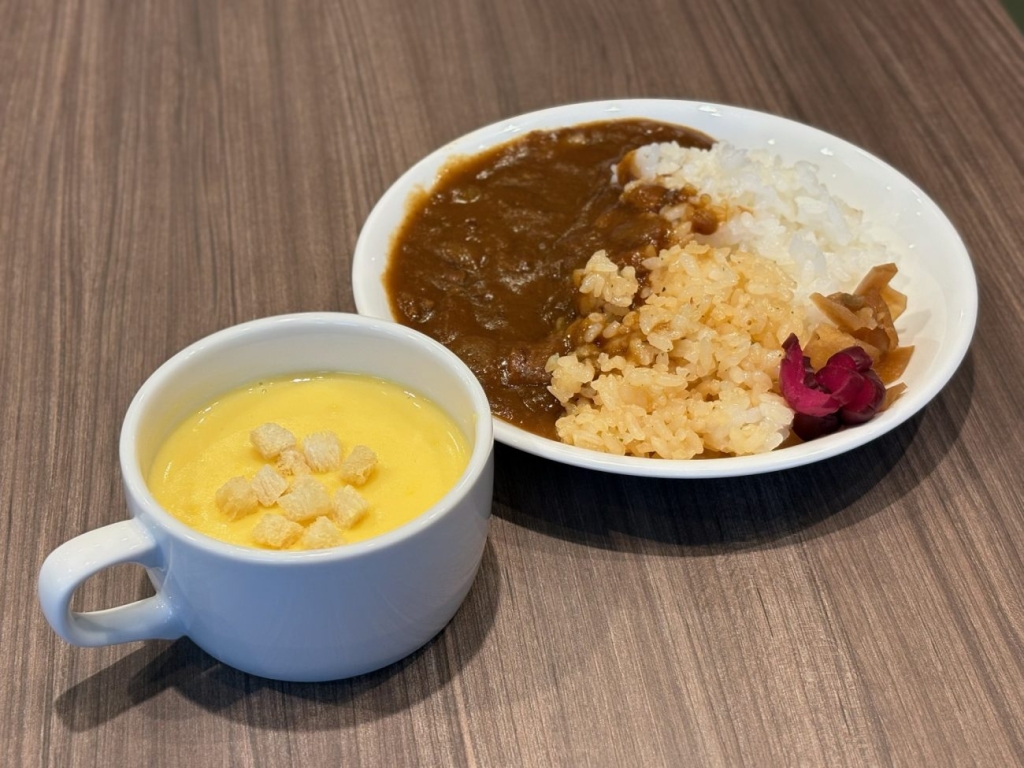 あさくまのコーンスープ＆牛すじカレー