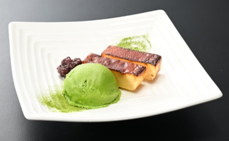 『宇治の濃厚抹茶あいすと十勝カタラーナ』税込720円