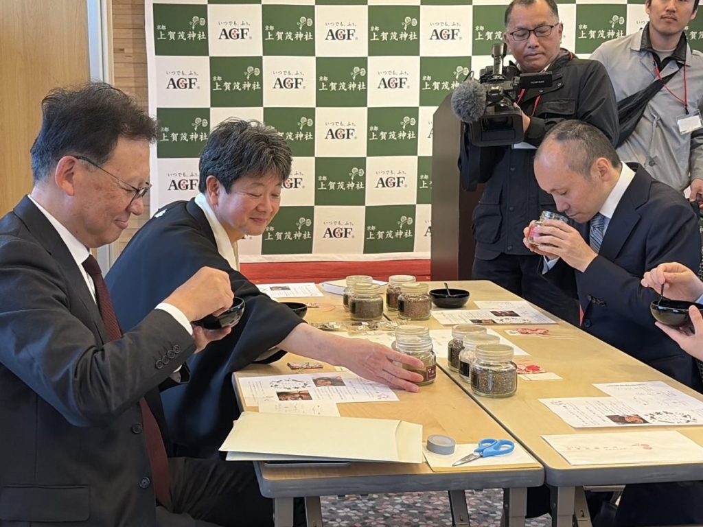 ワークショップに参加した髙井宮司、島本社長、吉村社長