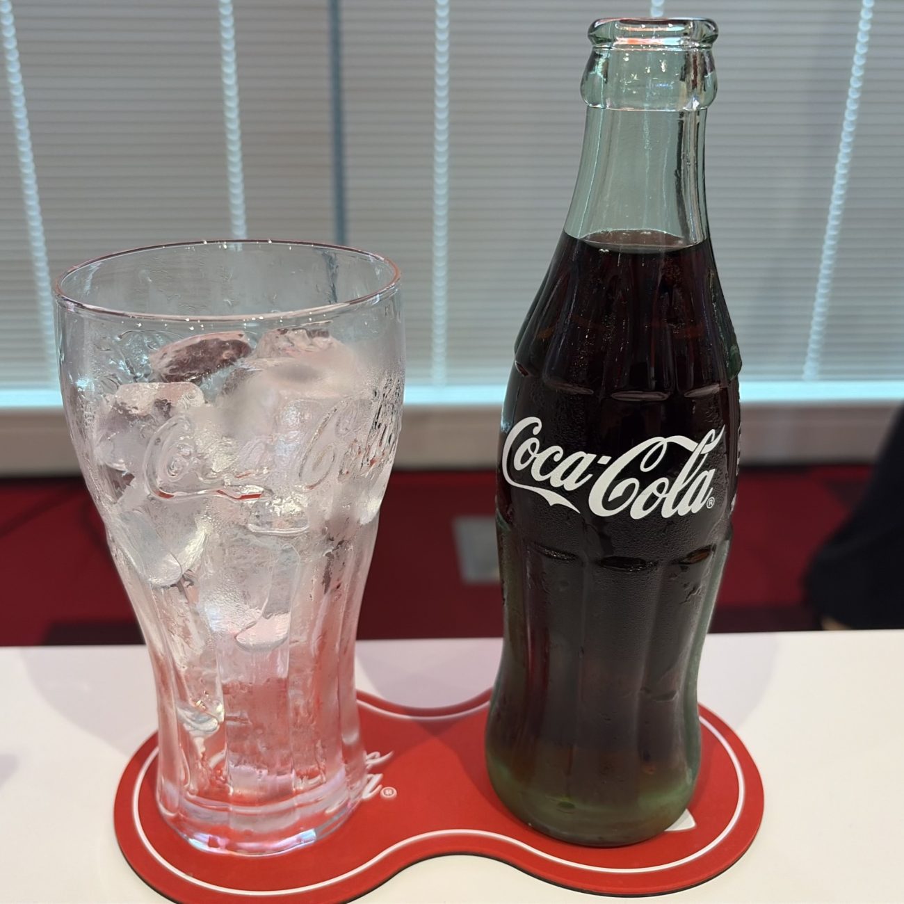 「コカ・コーラ」の最高においしい飲み方という「パーフェクトサーブ」