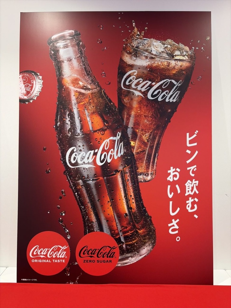 店舗に提供する「瓶コーク」を訴求するポスター