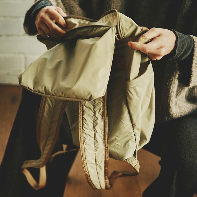 BRIEFINGパッカブル2WAYパック ベージュ2026