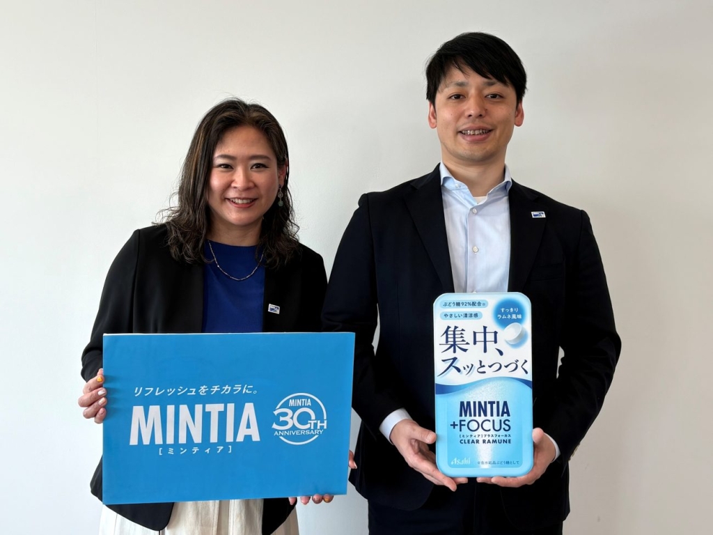 (左から)真鍋氏、江川氏