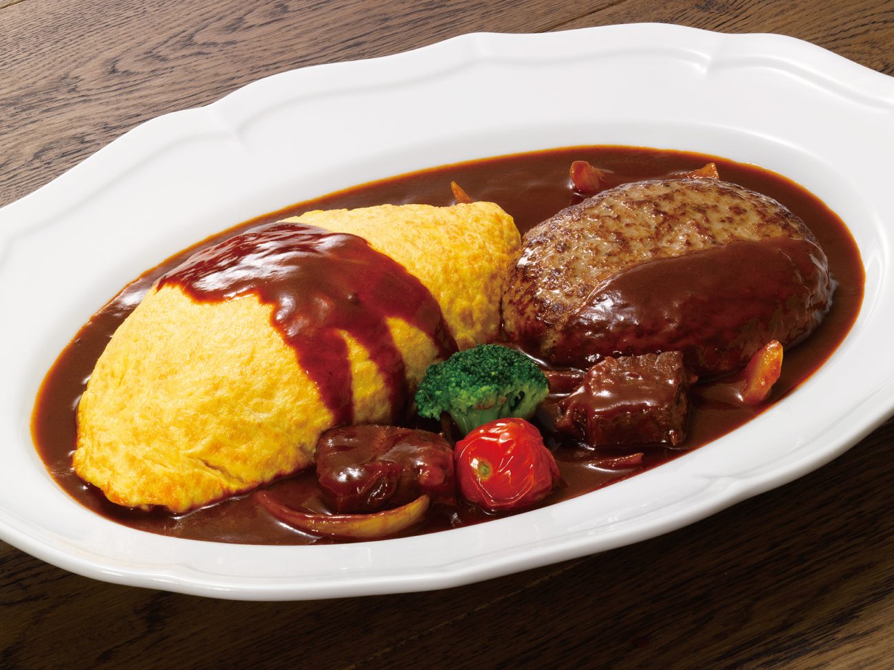ロイヤルオムライス（ビーフシチュー） with ⿊×⿊ハンバーグ 2,880円（税込3,168円）