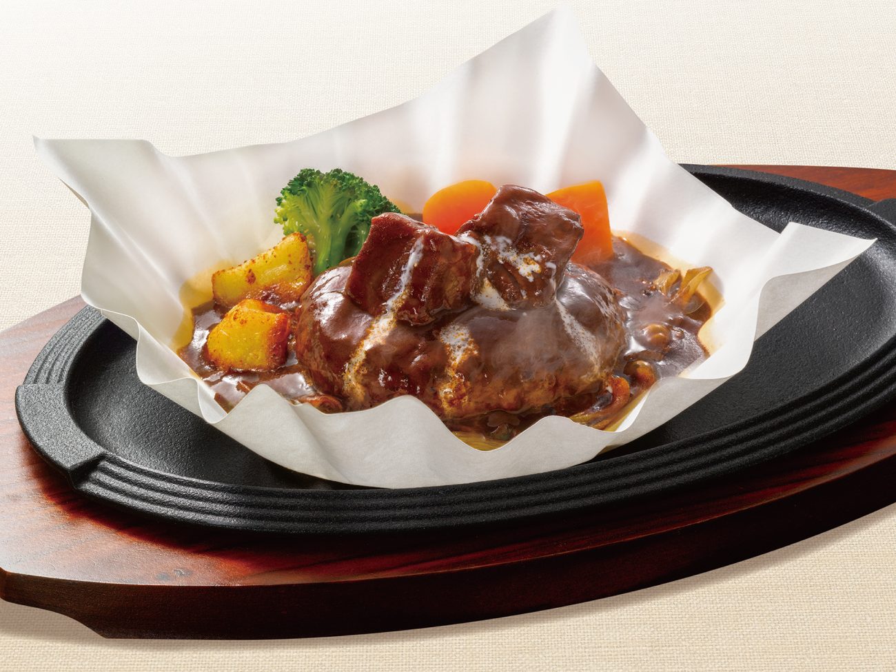 ビーフシチューハンバーグ 1,830円（税込2,013円）　