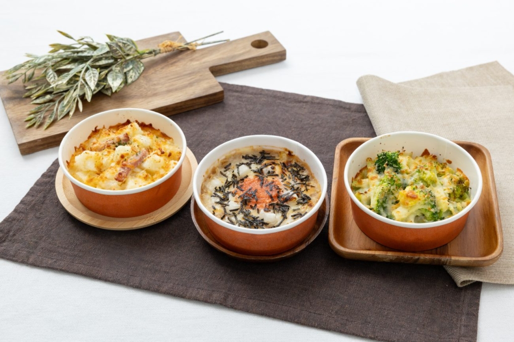 削りたてのチーズをのせて焼き上げた「オーブン焼き」シリーズ3品