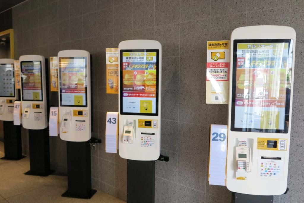 タッチパネル式注文端末は約1800店舗に導入済み