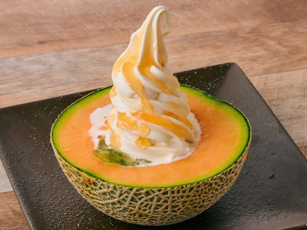 数量限定「半分まるっと!メロンソフトサンデー」(税込1,759円)