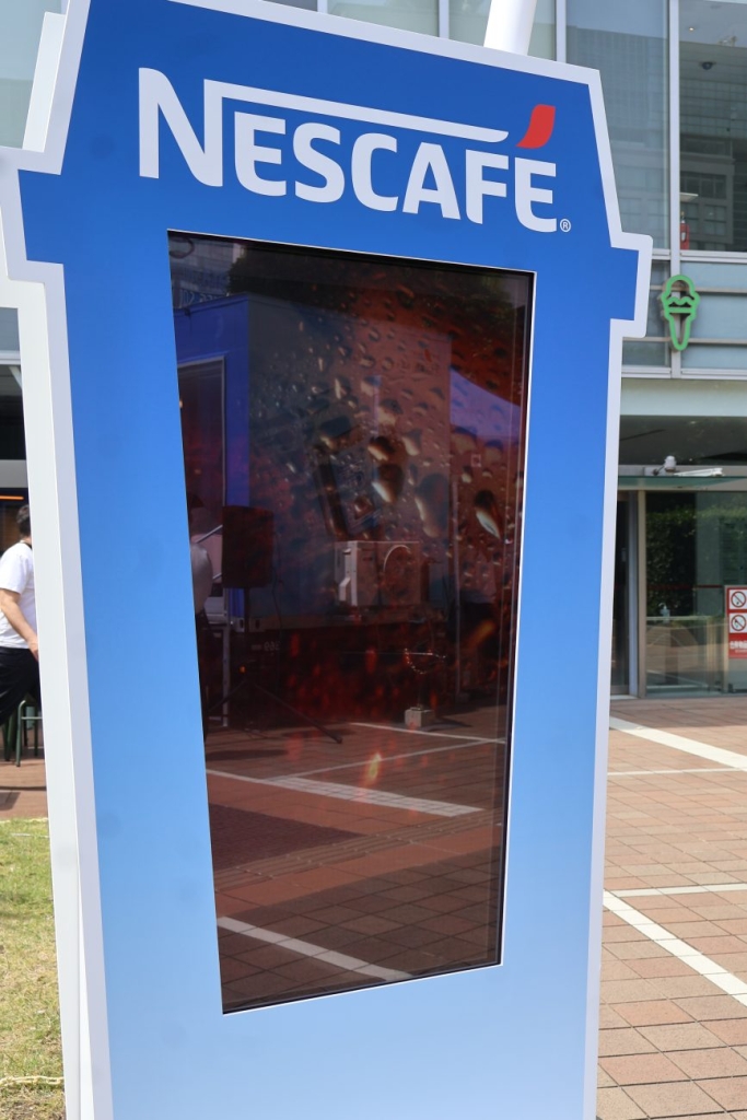 アイスコーヒー型モニターの演出で溶けやすさを訴求