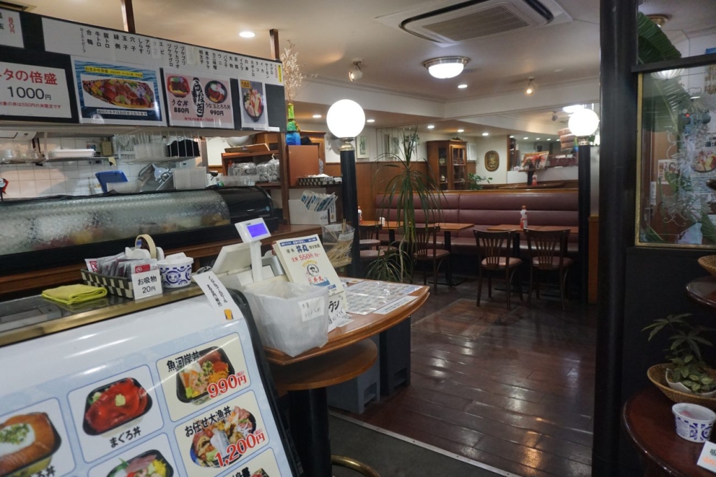 「丼丸　四ツ木店」はパン屋の居抜きで開業した